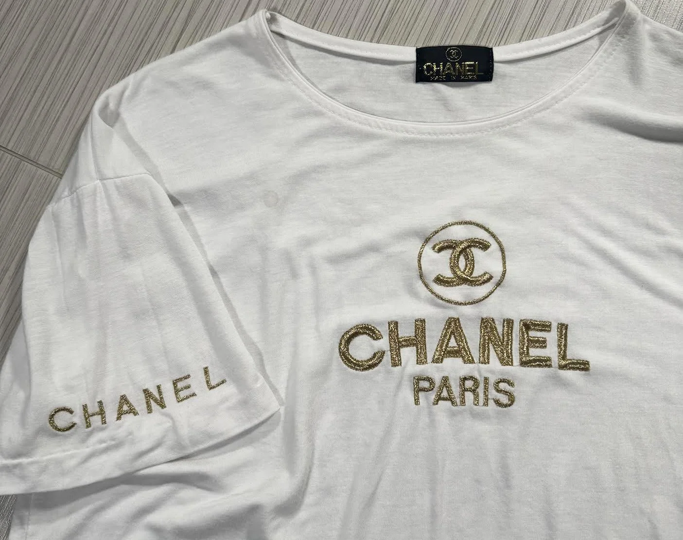 CHANEL ヴィンテージ  白シャツ Chanel Vintage White T Shirt Perforated logos | eBay